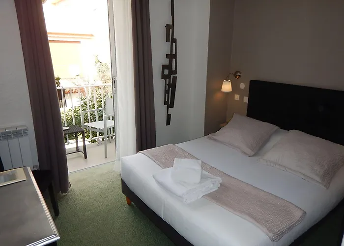 Miramar- Cap D'antibes - La Garoupe ホテル 3*